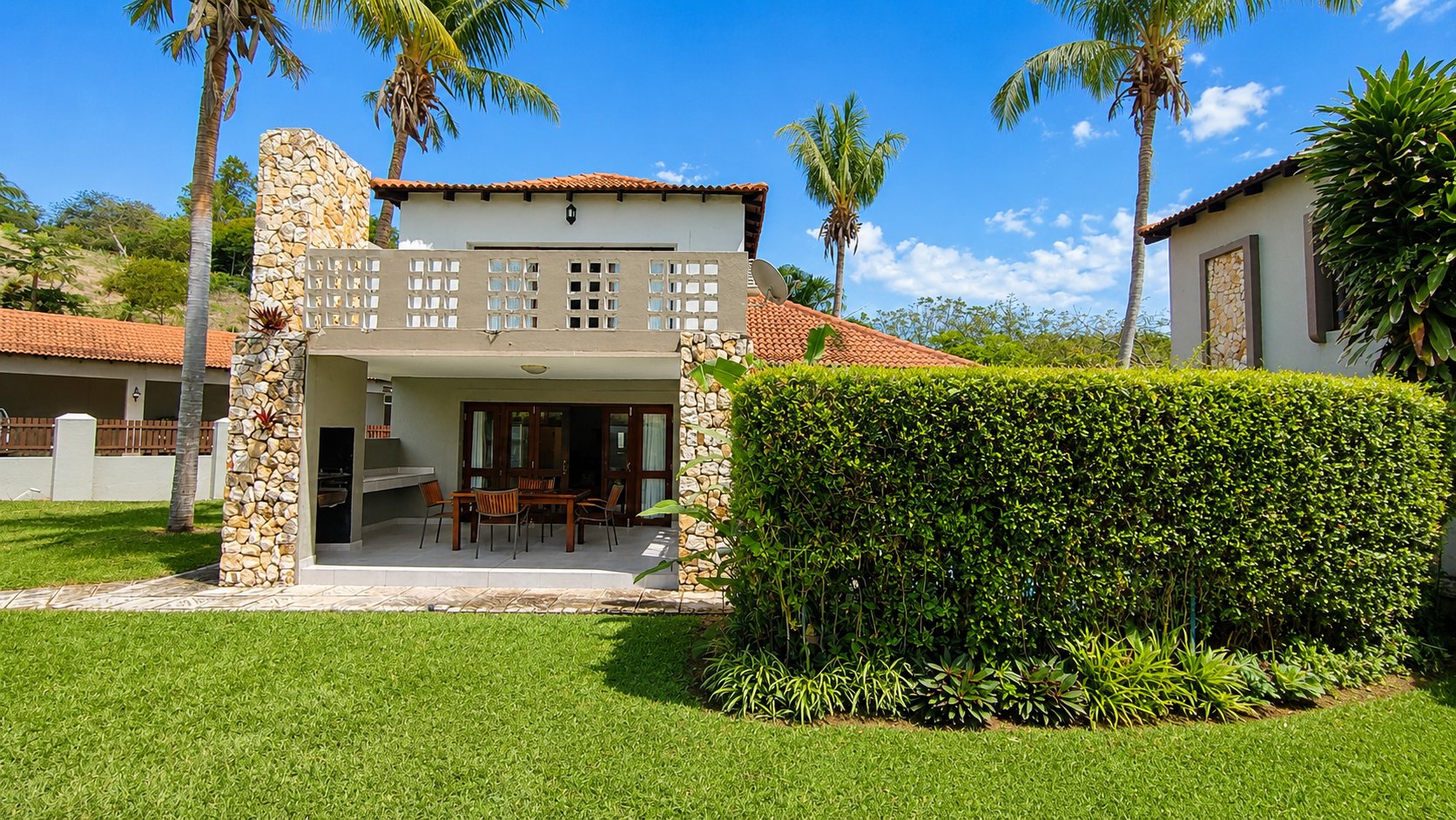 Unit exterior with covered braai patio