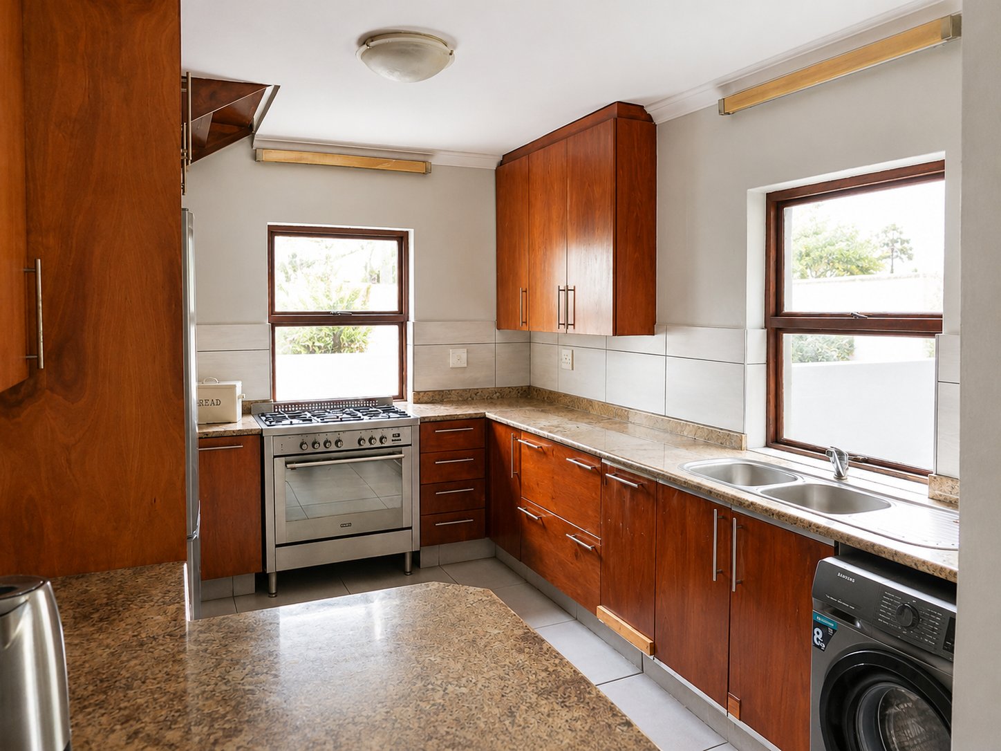 Kitchen with gas stove and washing machine
