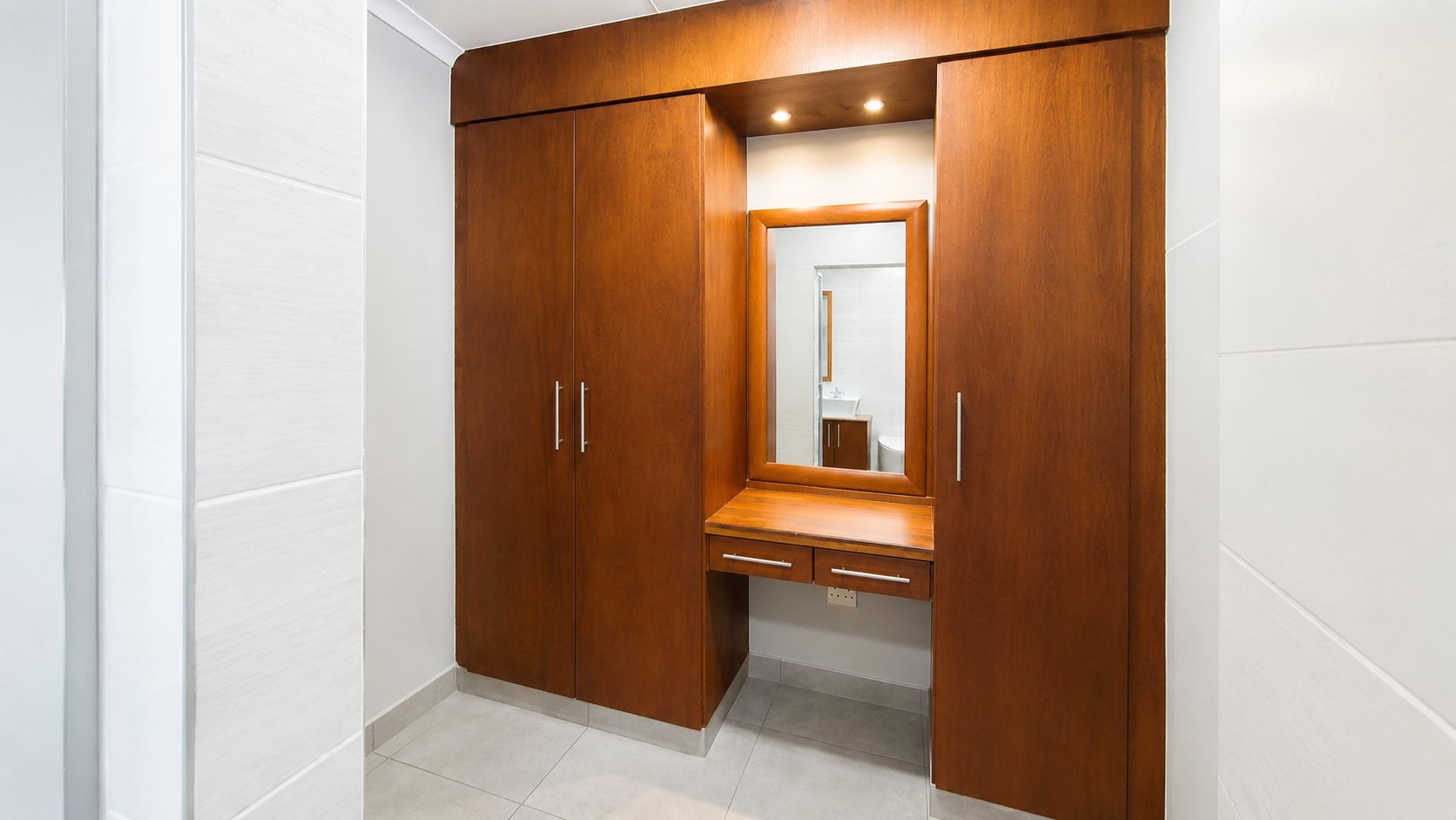 Dressing area with built-in wardrobe and mirror