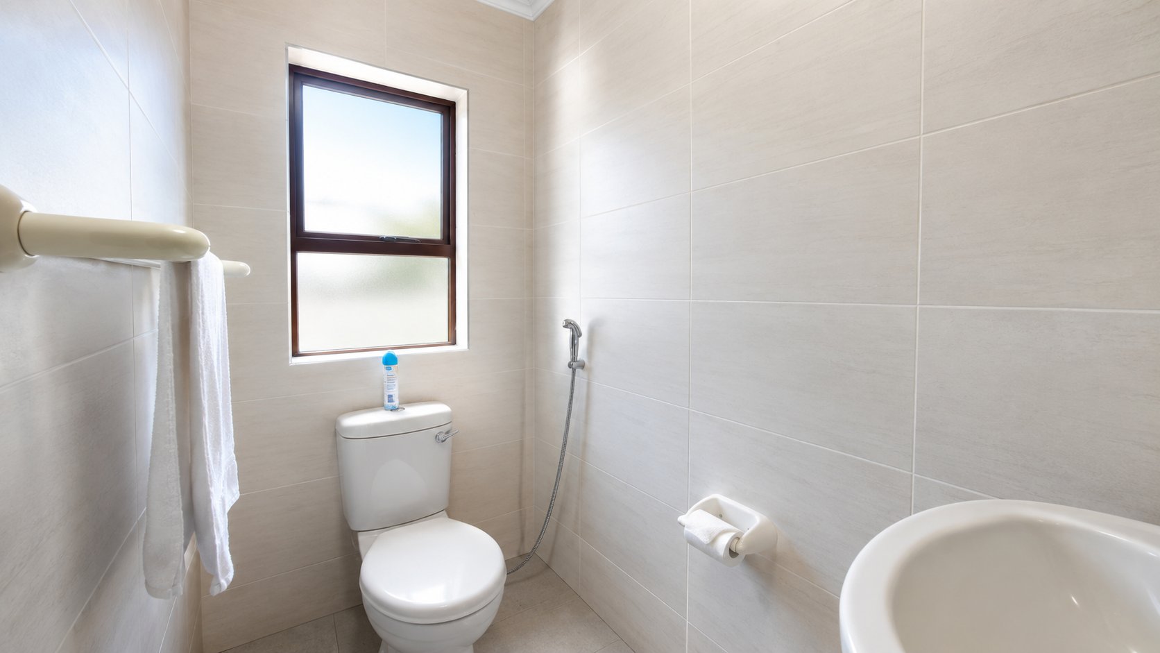 En-suite bathroom with shower
